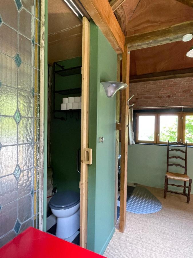 Jolie Cabane Avec Jacuzzi Pour Les Amoureux De La Nature Tullins Zewnętrze zdjęcie