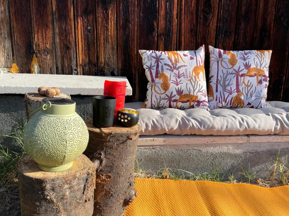 Jolie Cabane Avec Jacuzzi Pour Les Amoureux De La Nature Tullins Zewnętrze zdjęcie
